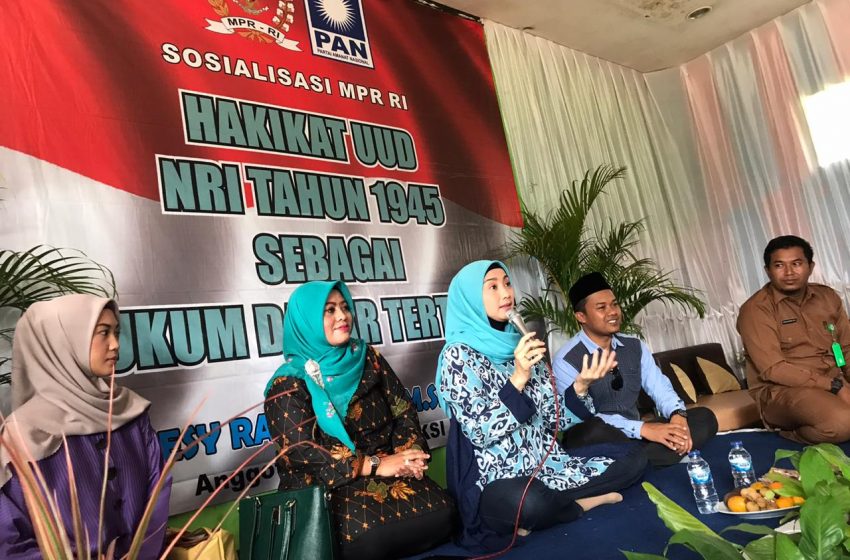  Desy Ratnasari Sosialisasi Hakekat UUD 1945 di MTs Nurul Huda Kab. Sukabumi