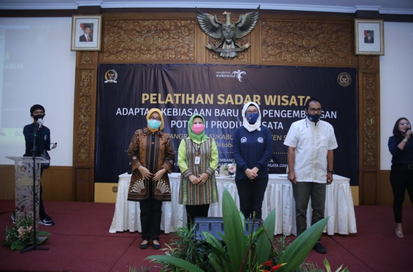  Desy Sosialisasi Adaptasi Kebiasaan Baru Melalui Pelatihan Sadar Wisata