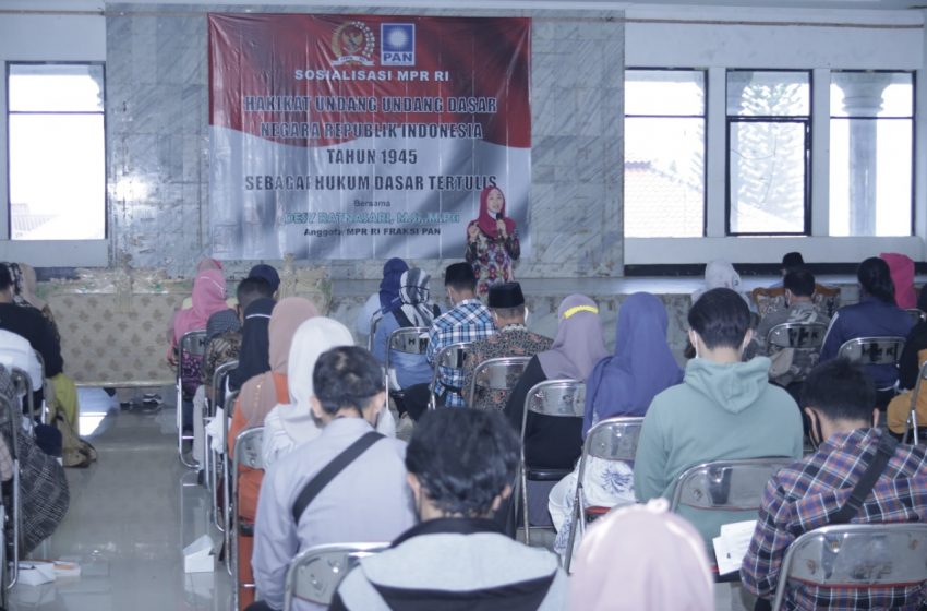  Desy Menekankan Pentingnya Hakikat UUD 1945 Sebagai Hukum Dasar Tertulis