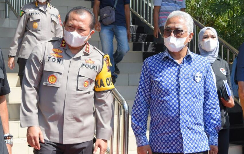  Guspardi Gaus Bersama Kapolda Bagi Sembako Donasi JPS Dan Tokoh Sumbar