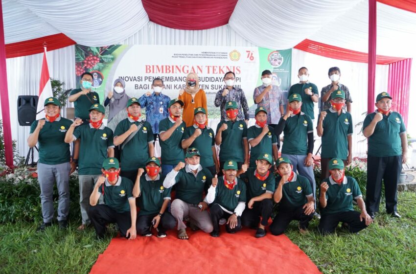  Desy Mengunjungi Balittri Dan Menyemangati Peserta Bimtek Budidaya Kopi Di Kab. Sukabumi