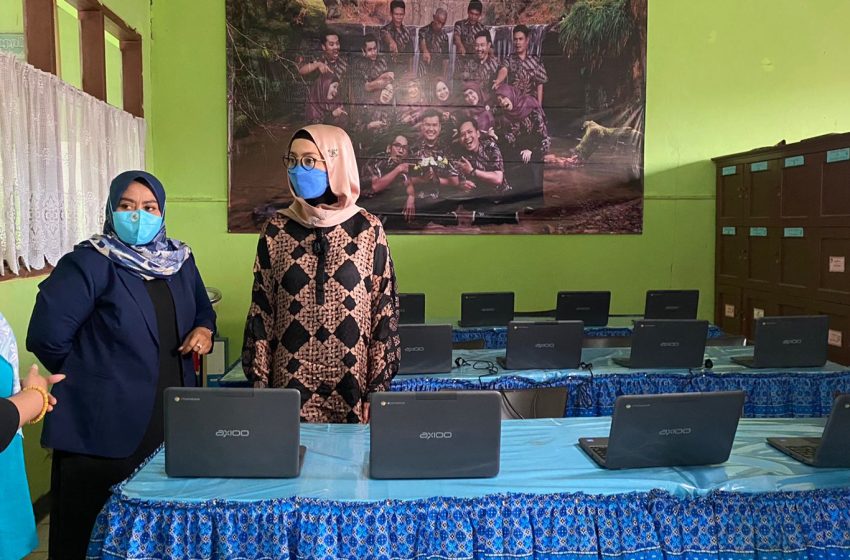  Desy Ratnasari Monitoring Bantuan Sarana TIK (Teknologi, Informasi dan Komunikasi)