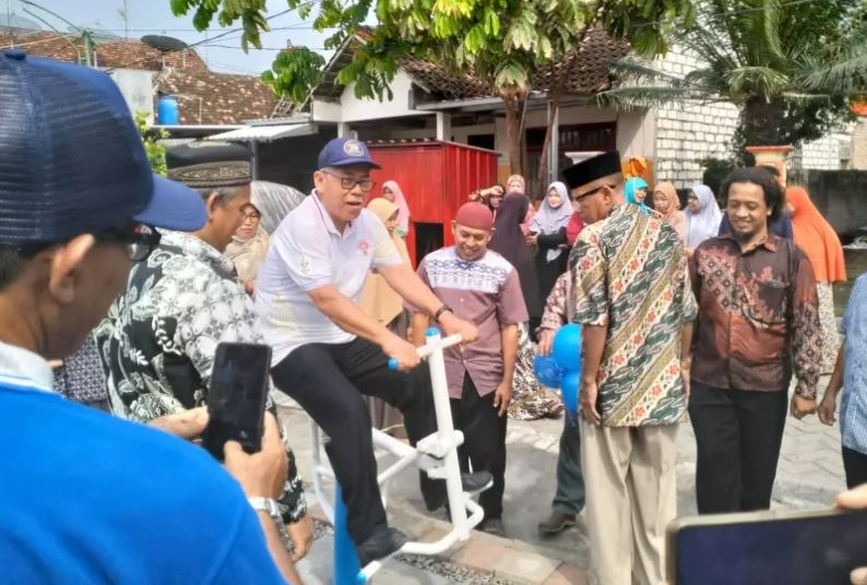  Zainuddin Maliki Resmikan Alat Fitness Outdoor di Gresik